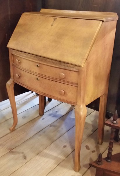 Tiger maple queen anne style ladies slant front writing desk with 2 drawers and interior pigon holes